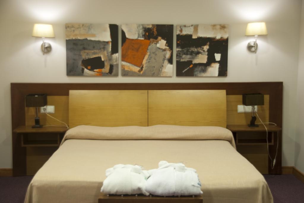 Salugral Termal Resort Hervas Bagian luar foto
