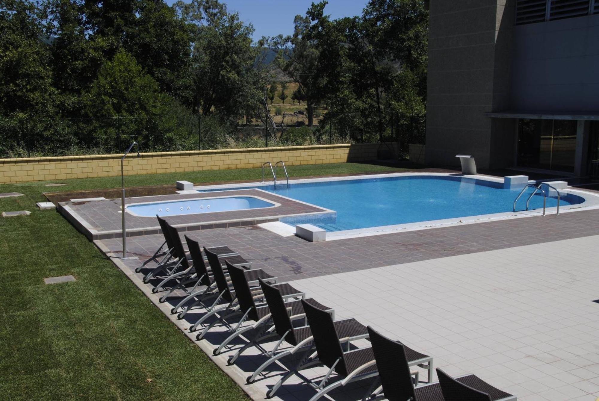 Salugral Termal Resort Hervas Bagian luar foto