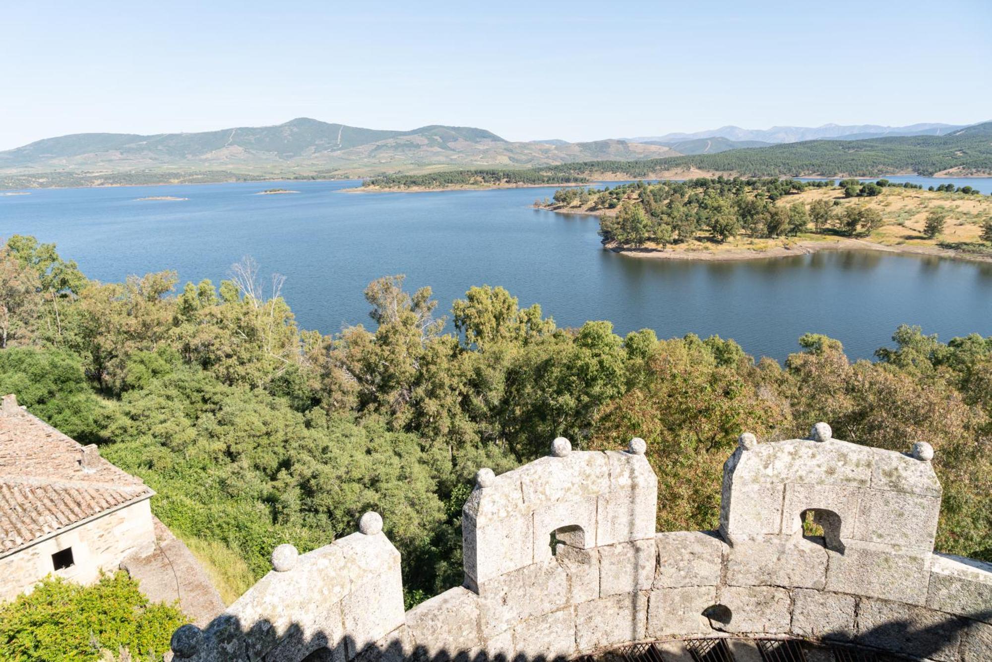Salugral Termal Resort Hervas Bagian luar foto