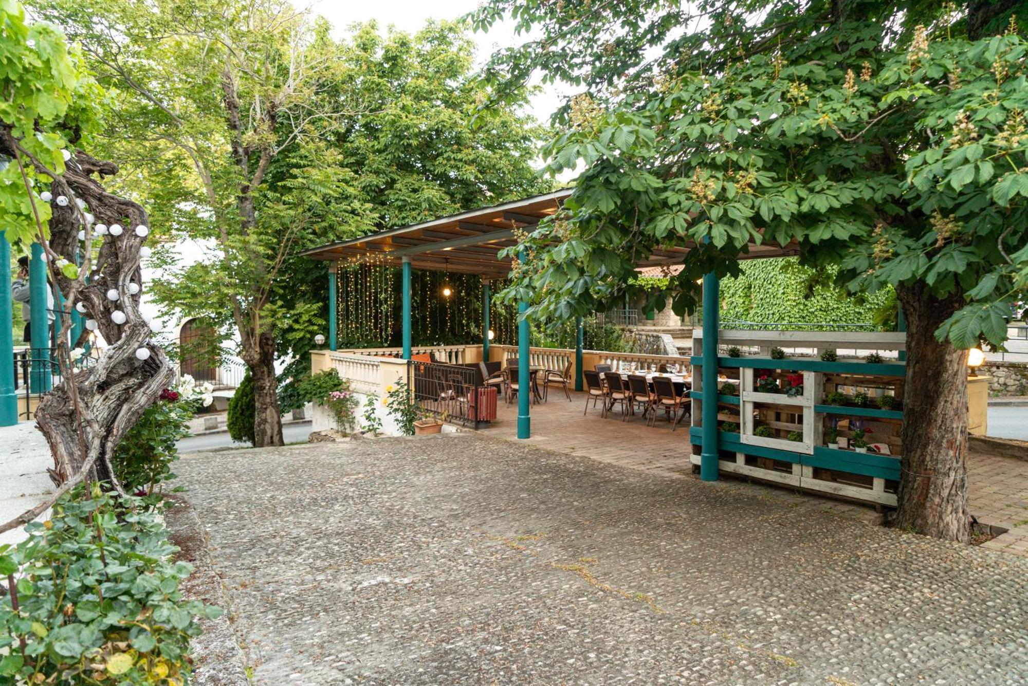 Salugral Termal Resort Hervas Bagian luar foto