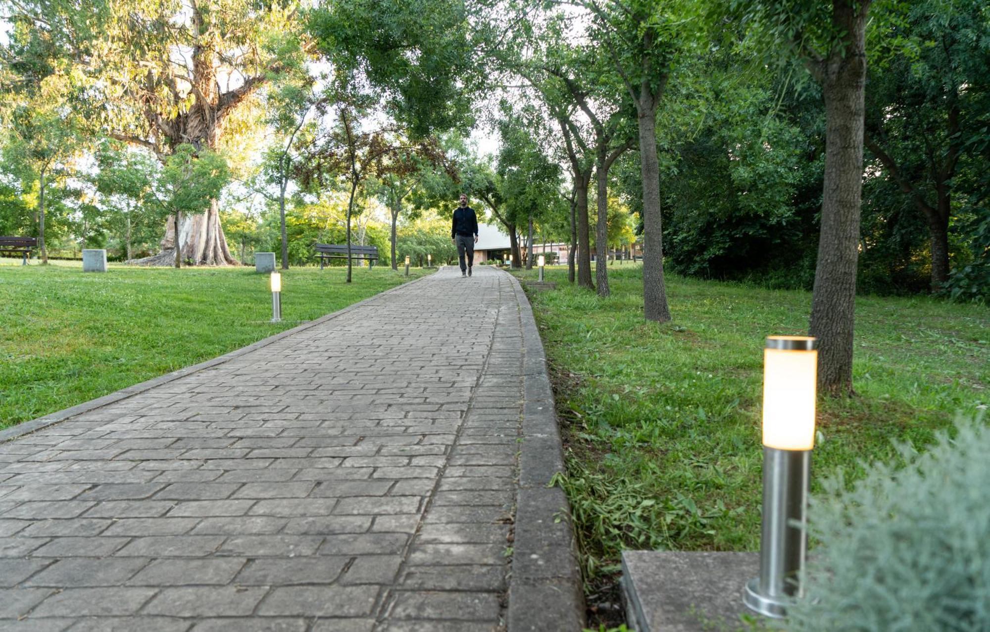 Salugral Termal Resort Hervas Bagian luar foto