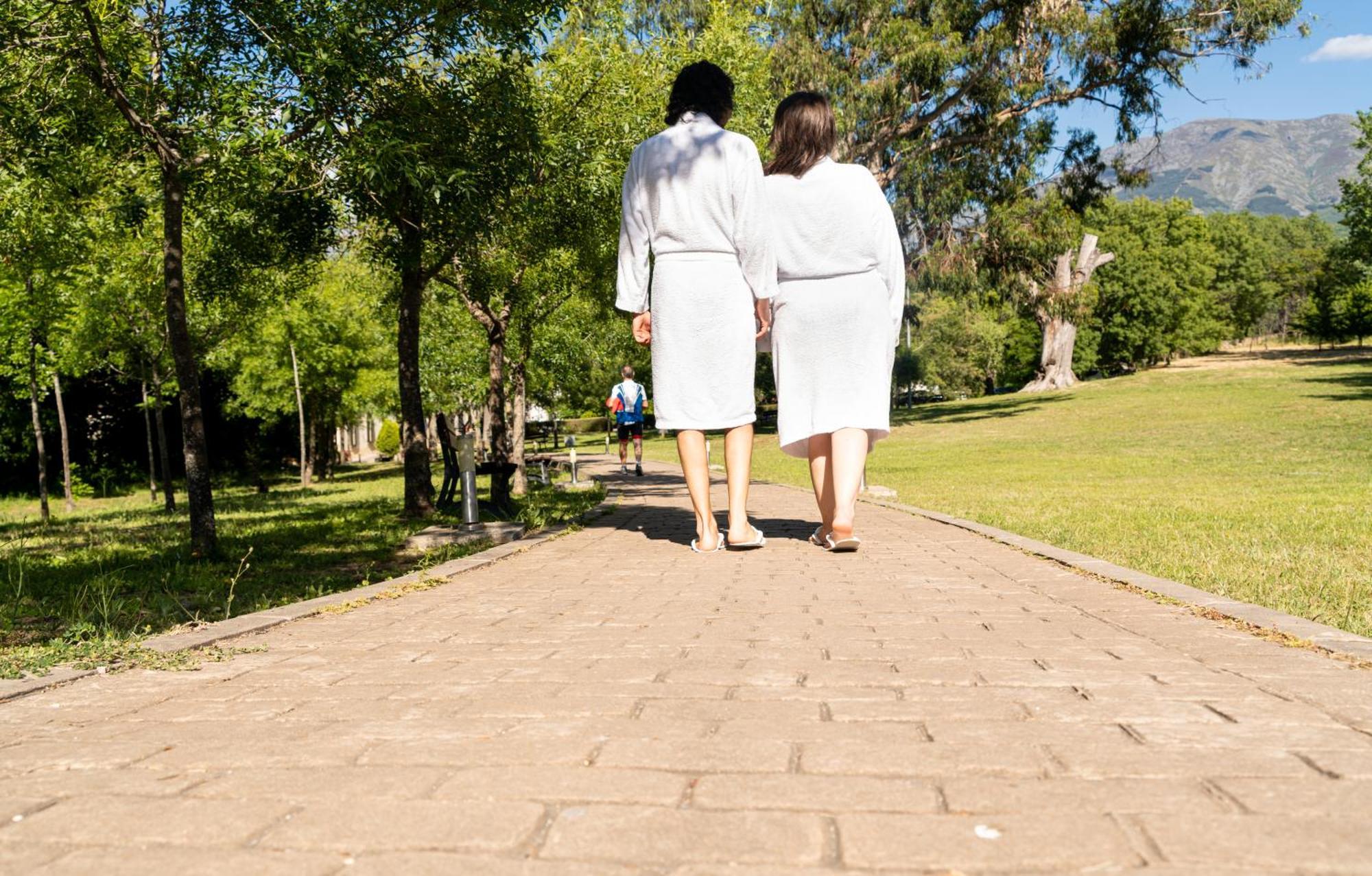 Salugral Termal Resort Hervas Bagian luar foto