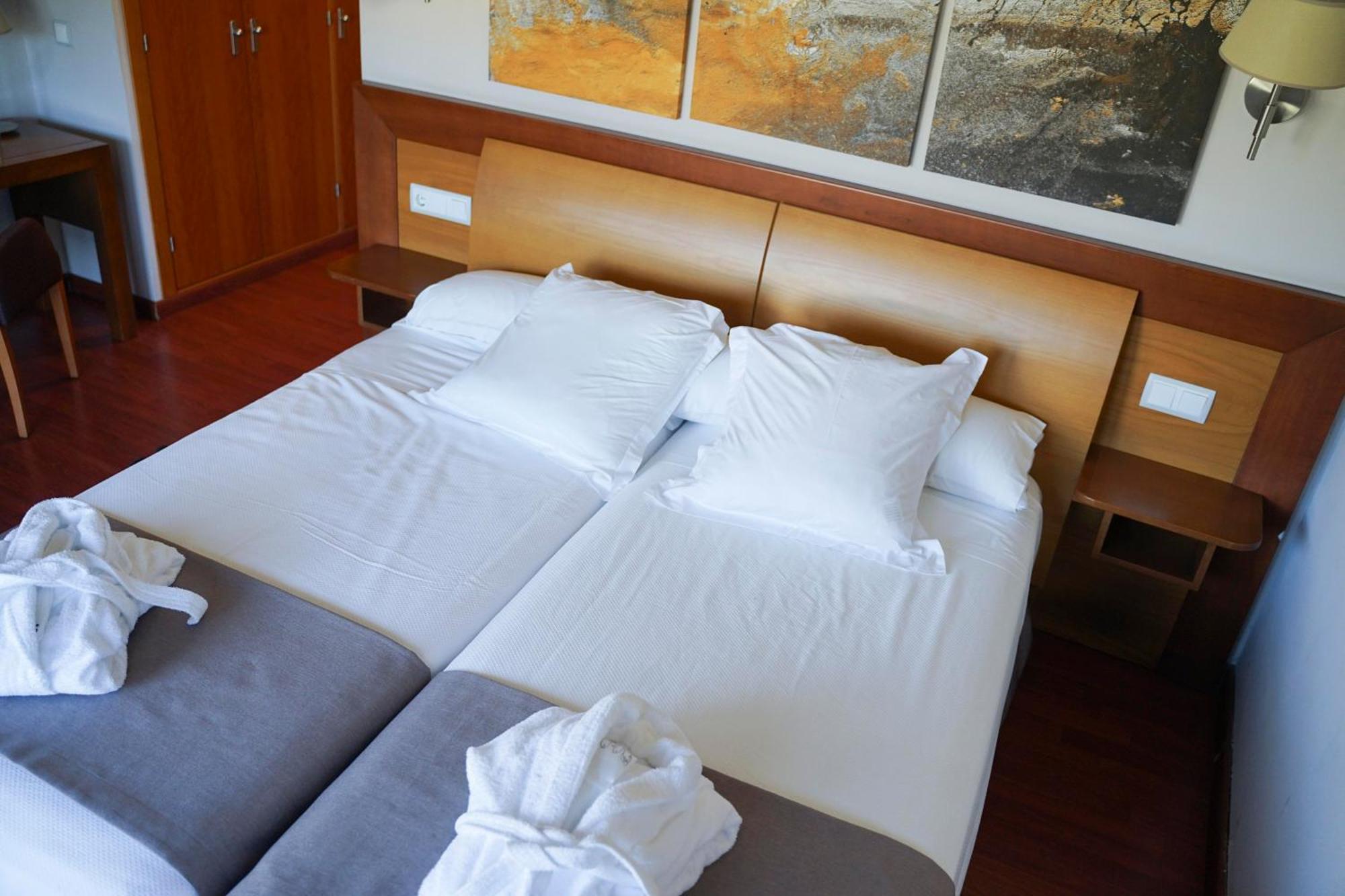 Salugral Termal Resort Hervas Bagian luar foto