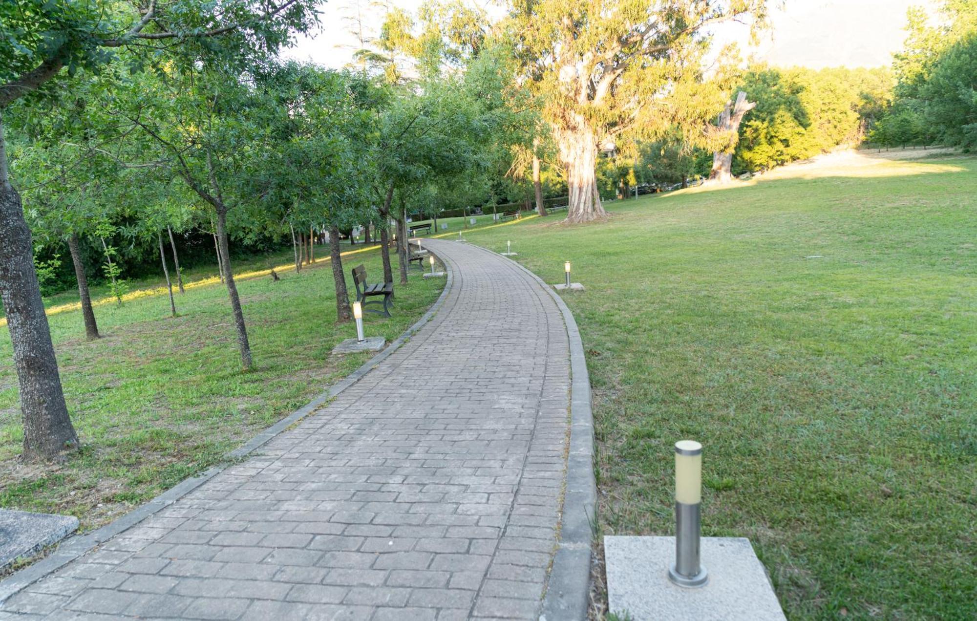 Salugral Termal Resort Hervas Bagian luar foto