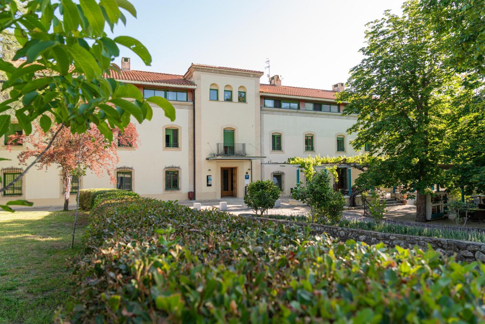 Salugral Termal Resort Hervas Bagian luar foto