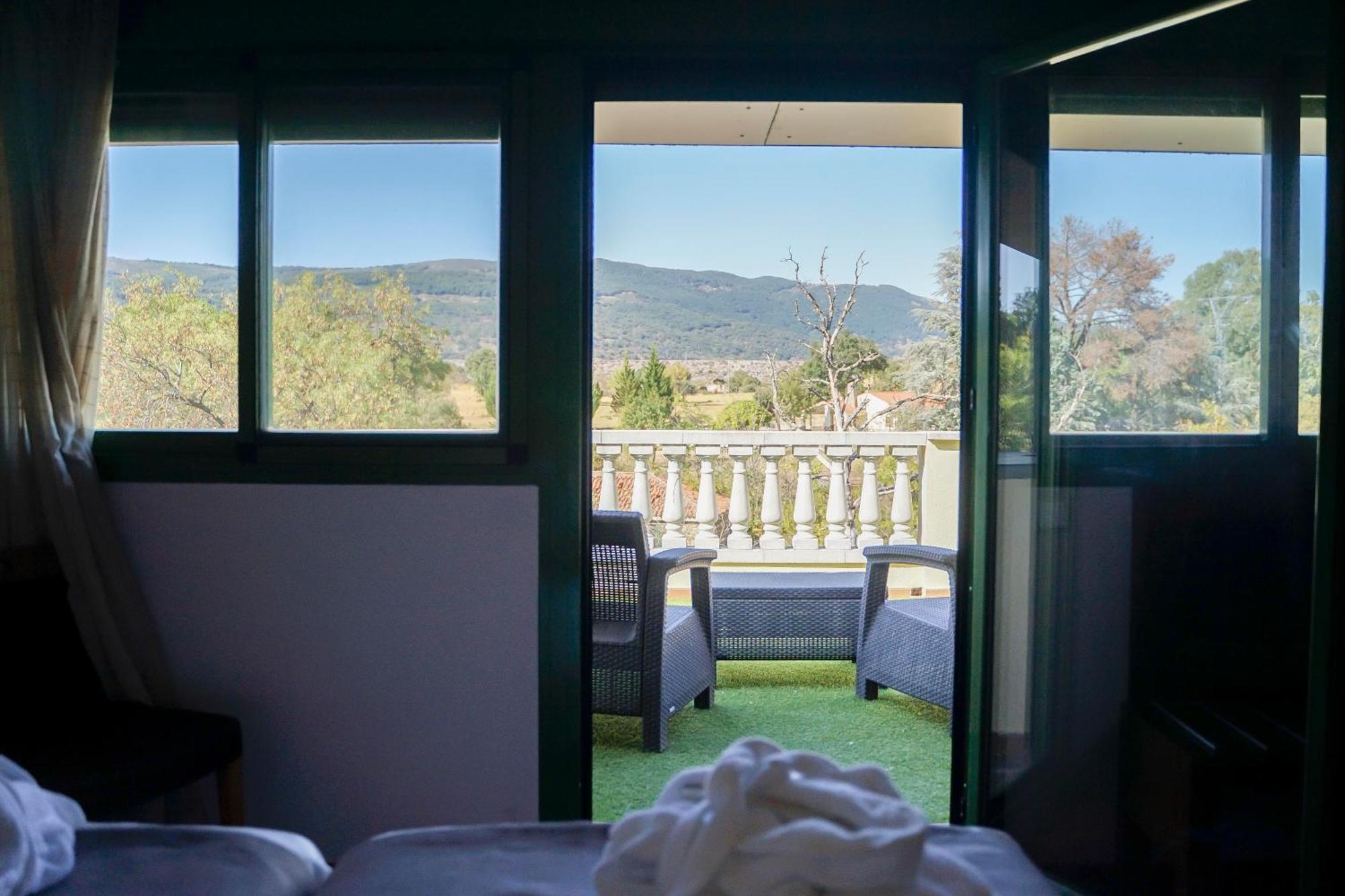 Salugral Termal Resort Hervas Bagian luar foto